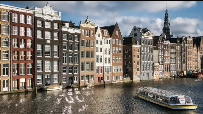 Амстердам ще въведе забрана за големи круизни кораби