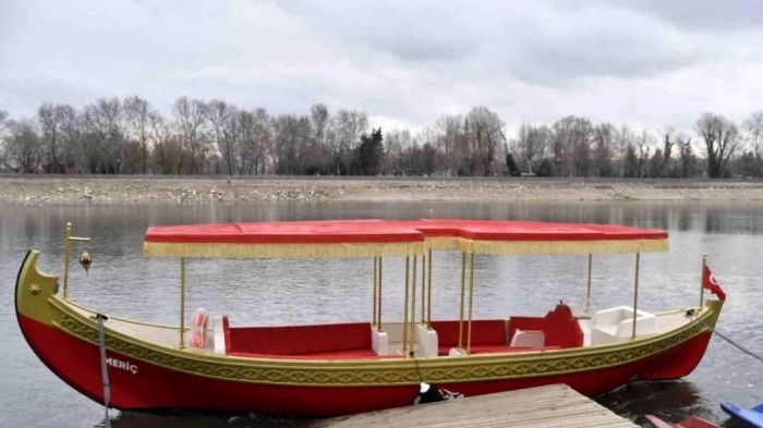 Две десетместни лодки ще возят туристи по река Марица в Одрин